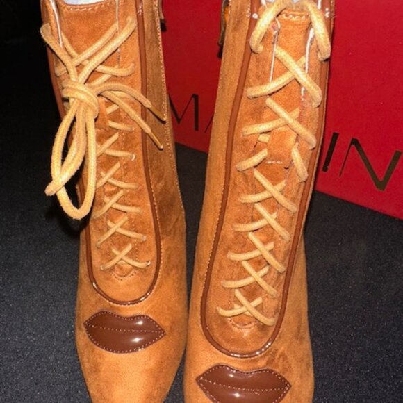 Lips Lace up Block Heel Bootie 7888 NWT Boutique - Picture 3 of 11